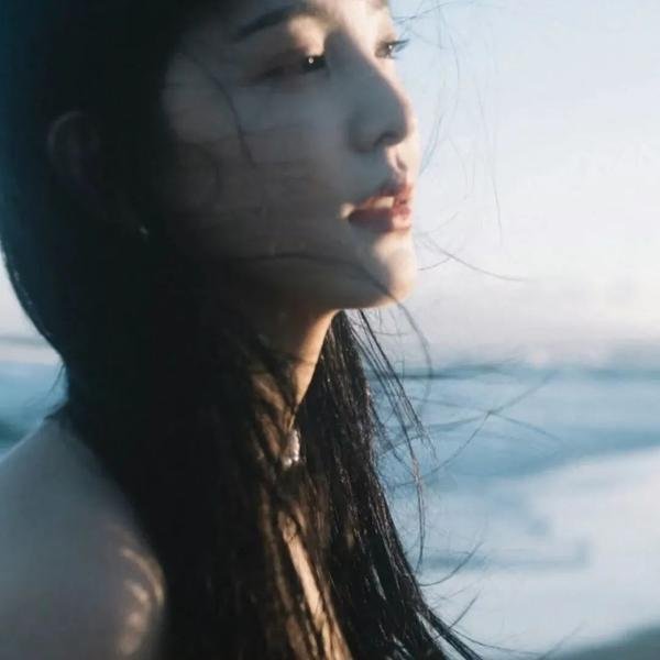 广告女郎海报