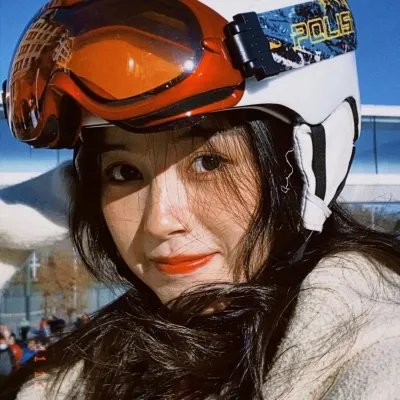 钱信伊：亚洲笑星闹美国海报